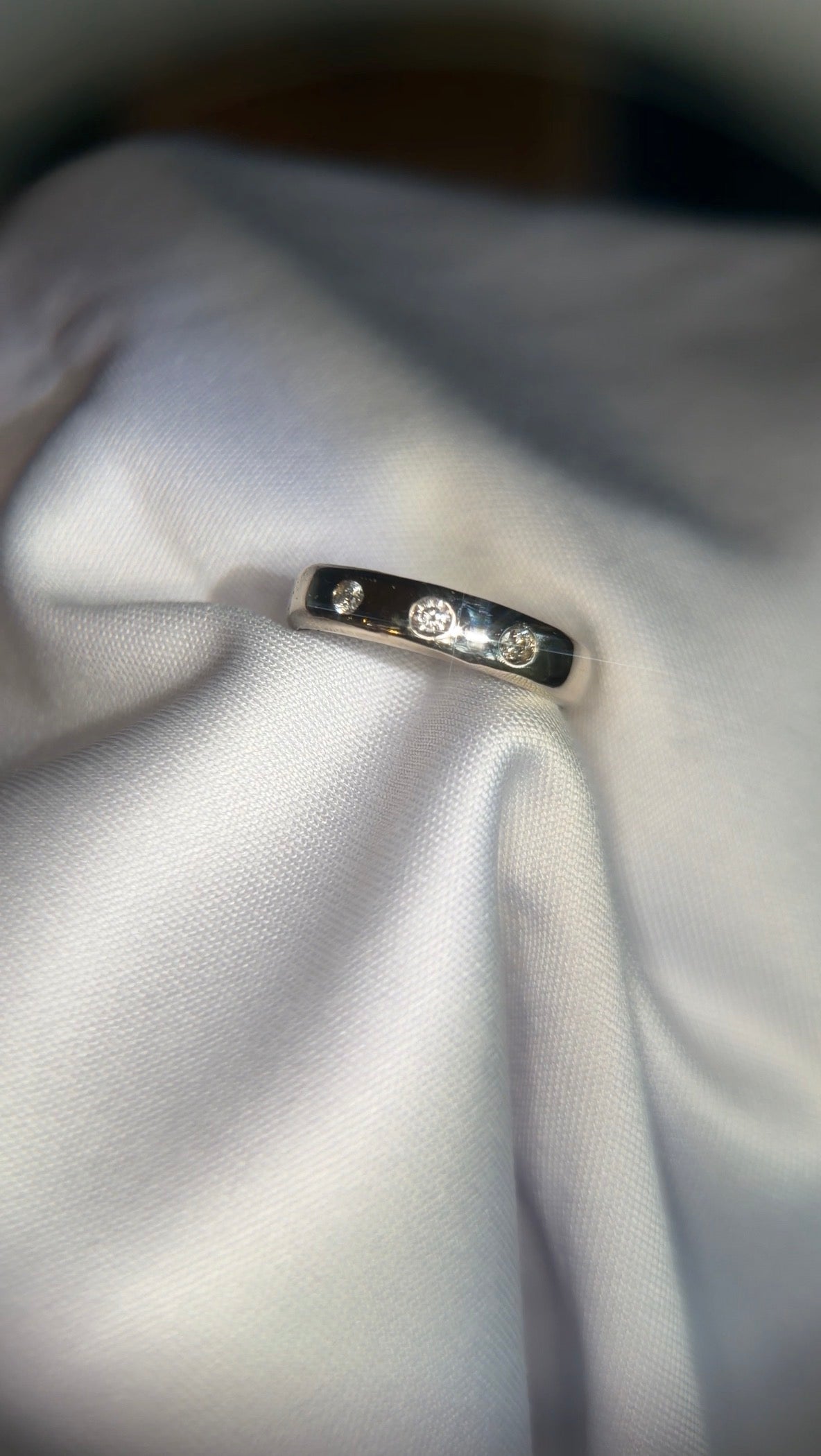 Anillo de gemas gemelas