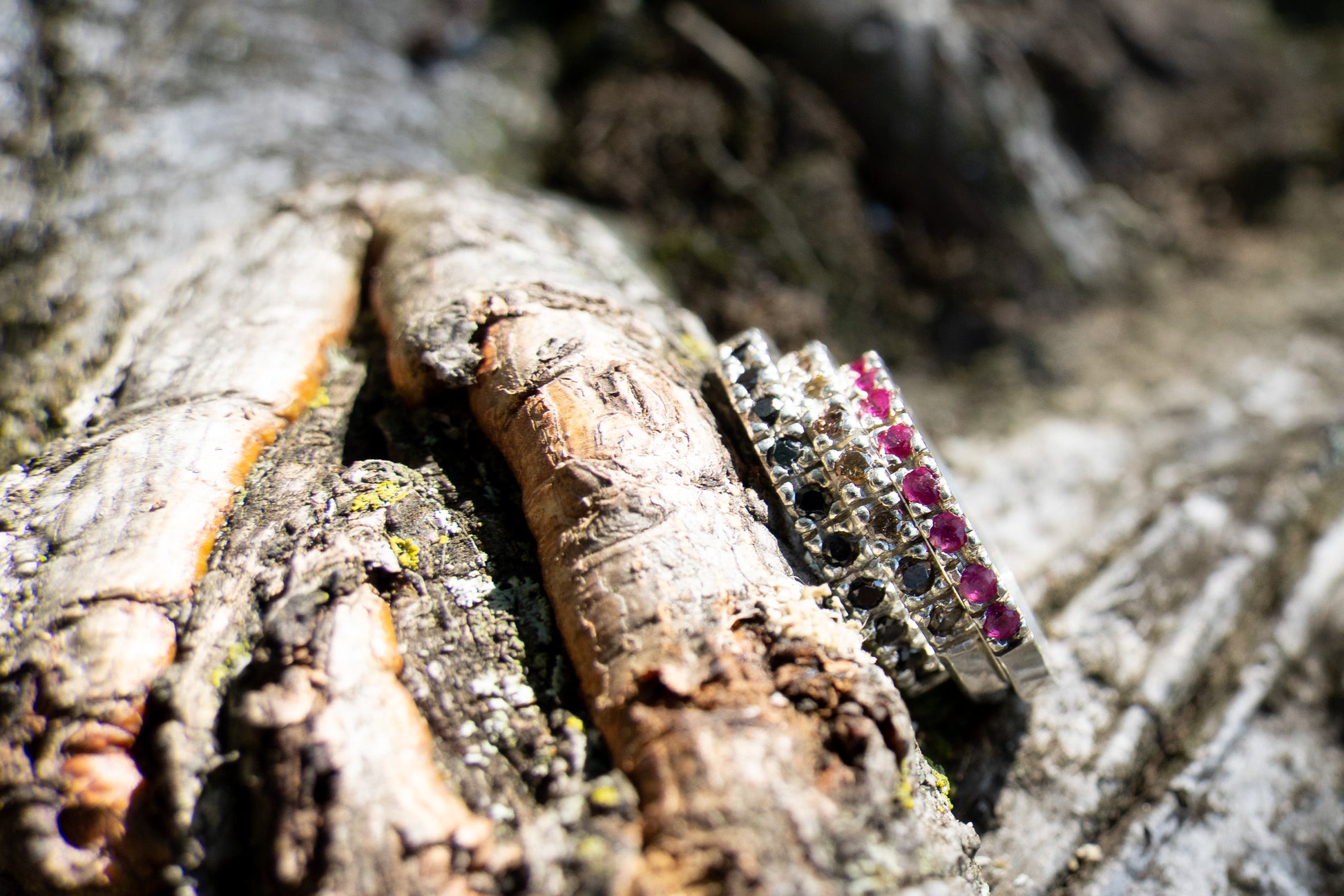 Birthstone pants ring in Argentium