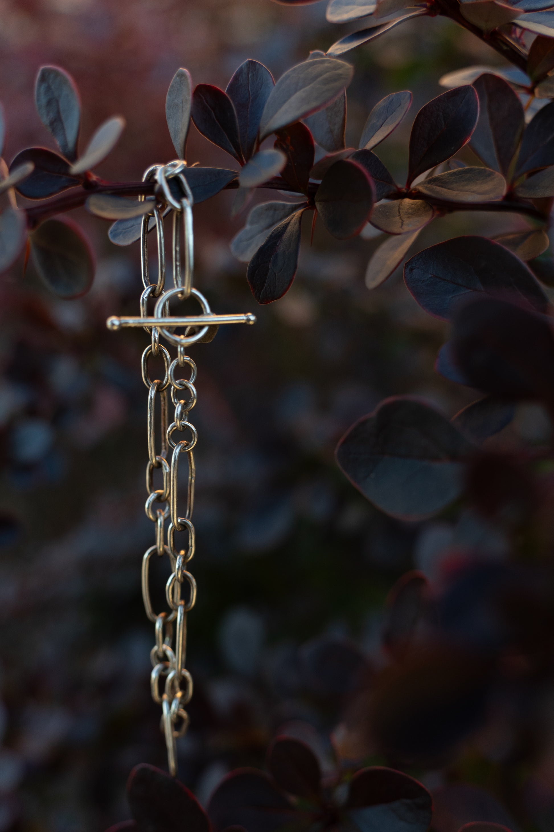 Chain link bracelet with bar closure