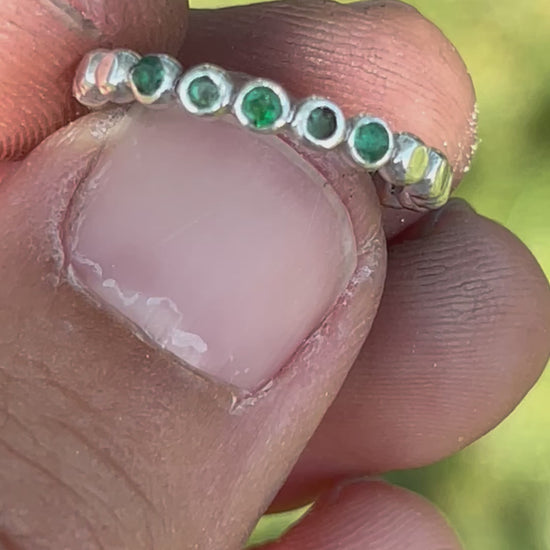 gem bead ring with 5 emeralds