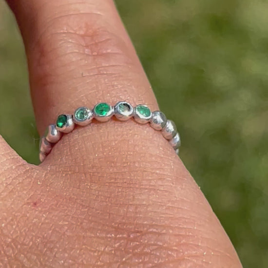 gem bead ring with 5 emerald