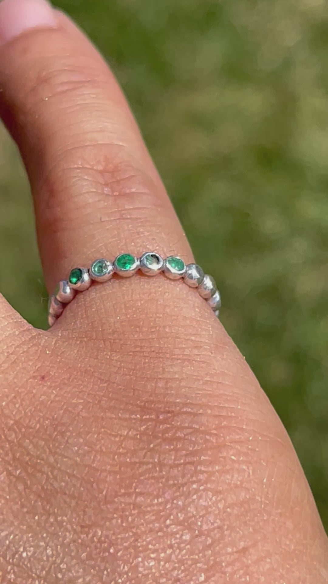 gem bead ring with 5 emerald